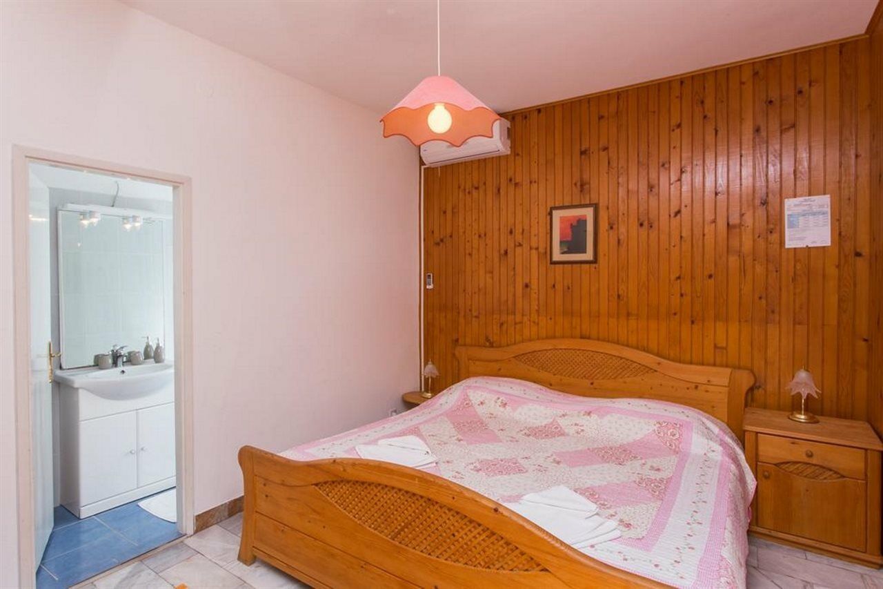 Guest House J&J Zaton  Extérieur photo